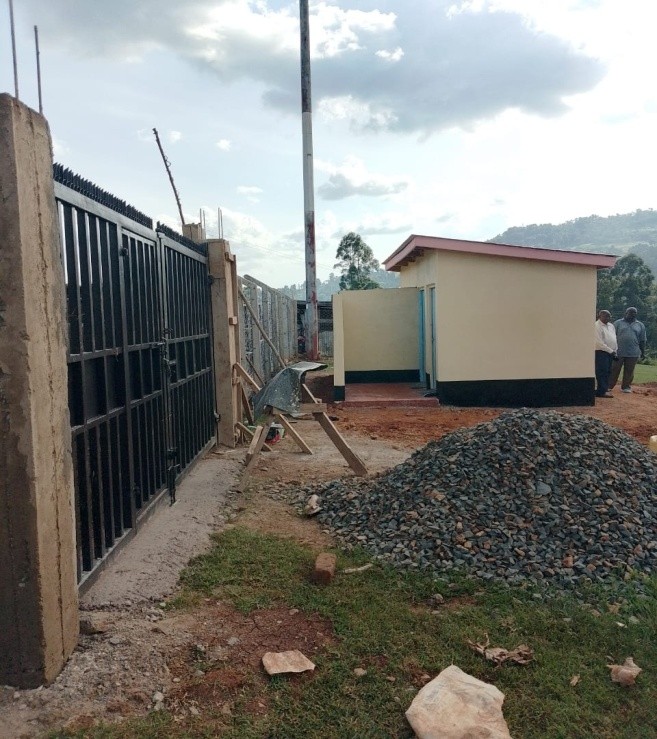Toilet and fencing at Nyamasege market1